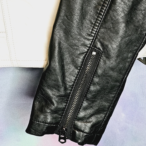 Forever 21 Black & Cream Duo-Tone Moto Faux Leather Jacket Size L - Picture 9 of 16